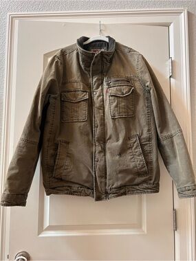 Levi’s Quilted Military Inspired Field Utility Jacket. Olive green. Rugged.